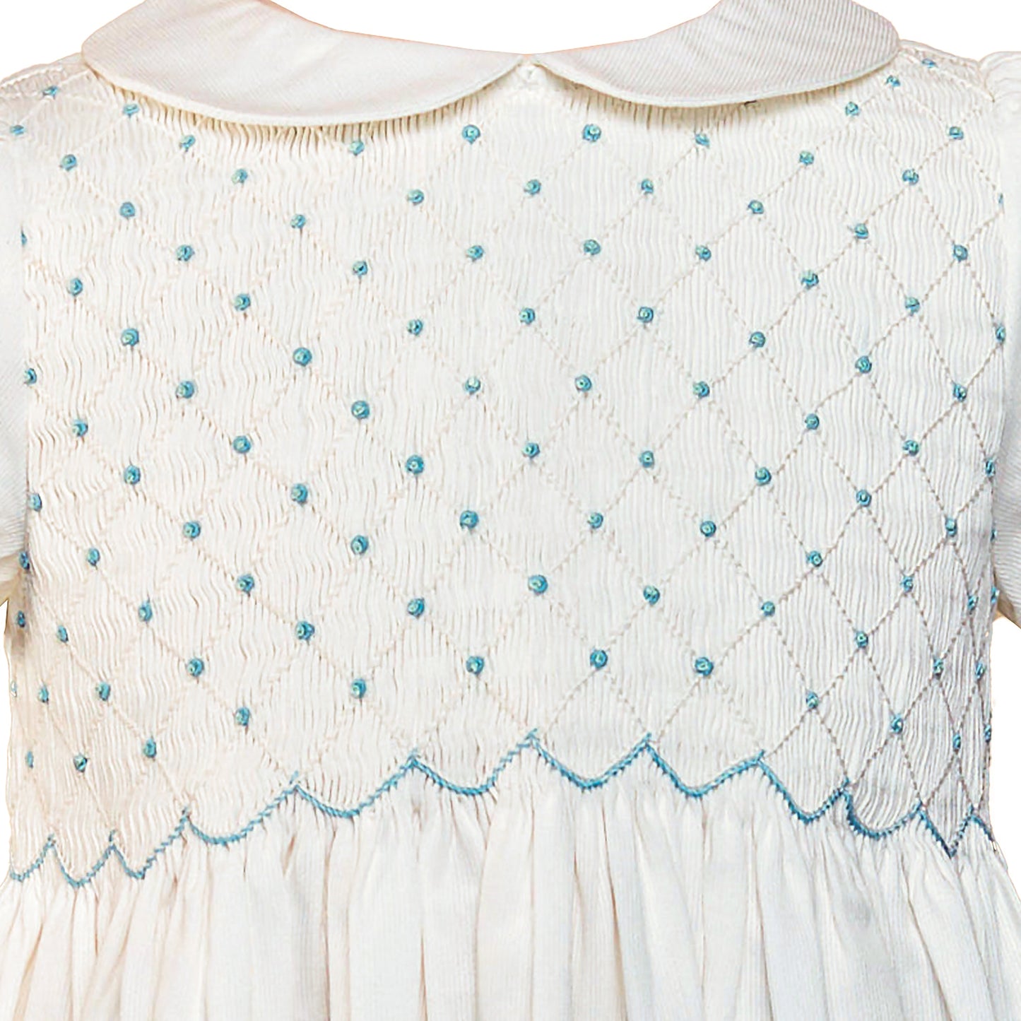 Robe à smocks brodée